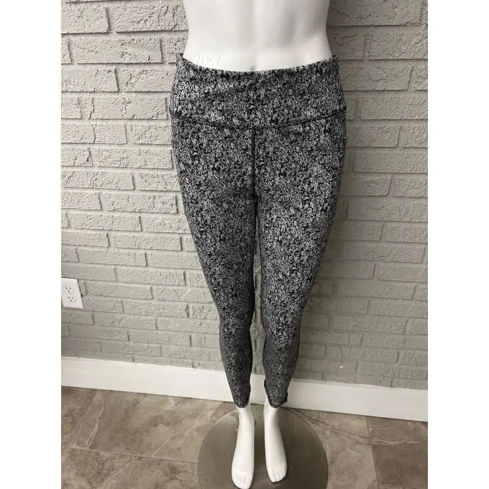 Women Textured Legging With Side Pockets Size L